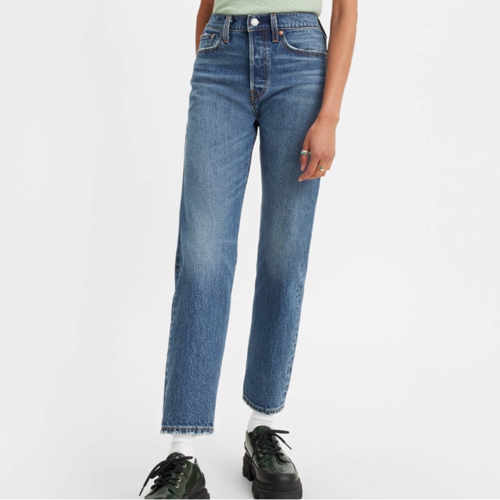 Levi’s Wedgie Straight Ankle Jean Medium Wash Size 27